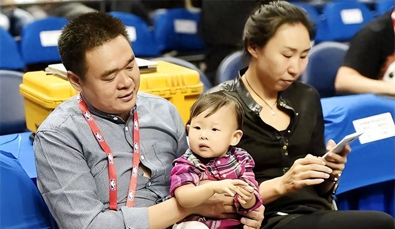 复出成主帅穿搭随性老公是军官“篮球女神”苗立杰退役嫁人又(图7)