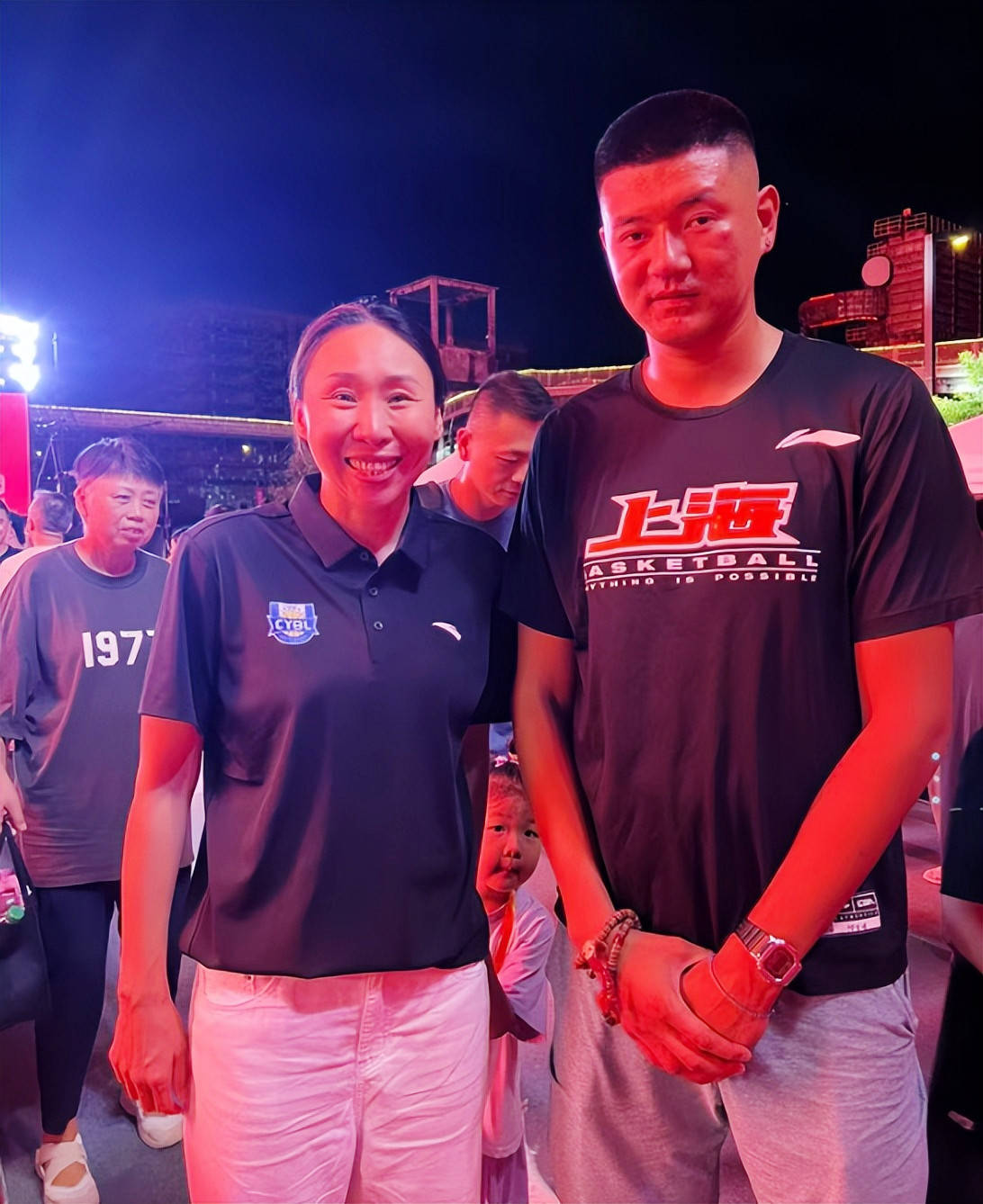 复出成主帅穿搭随性老公是军官“篮球女神”苗立杰退役嫁人又(图9)