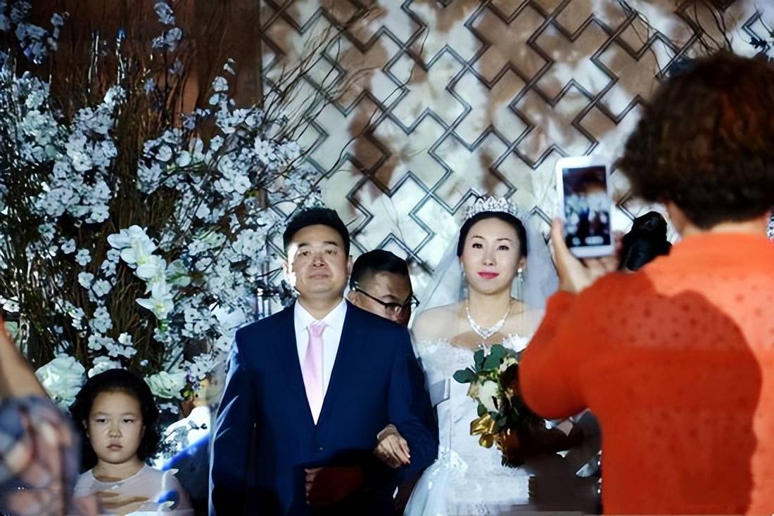 复出成主帅穿搭随性老公是军官“篮球女神”苗立杰退役嫁人又(图13)