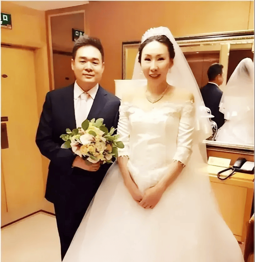 复出成主帅穿搭随性老公是军官“篮球女神”苗立杰退役嫁人又(图18)